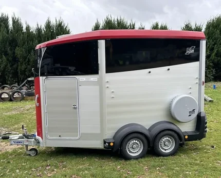 Acquista van cavalli Ifor Williams HBX511 nuovo Trailer 12ft x 6ft