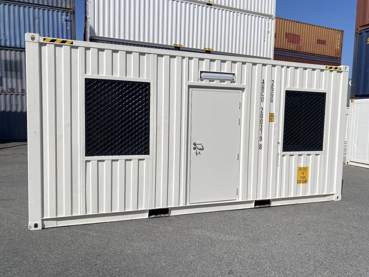 NEW-Build-20HC-unfurnished-office-front-view-door-closed Acquista container ufficio 20 piedi coibentato