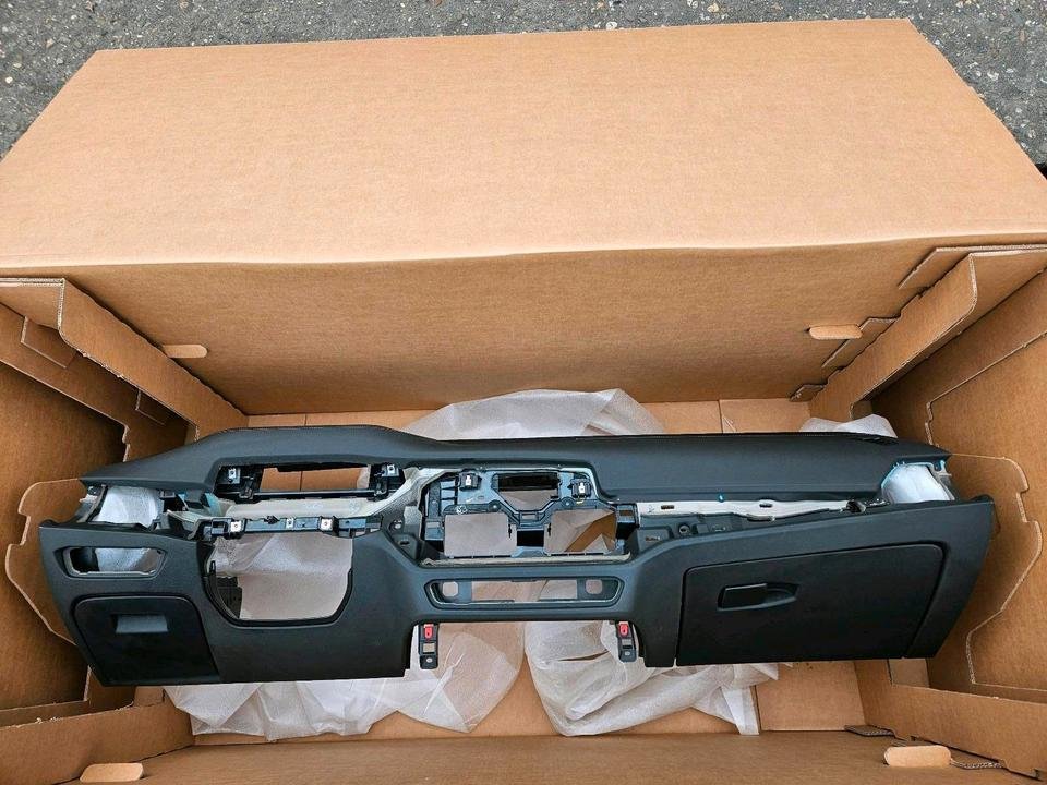 Original BMW 3 Series G20 / 4 Series G22 LCI – Facelift Dashboard (Curved Display) - BMW OEM Parts Original BMW 3 Series G20 / 4 Series G22 LCI – Facelift Dashboard (Curved Display) - BMW OEM Parts